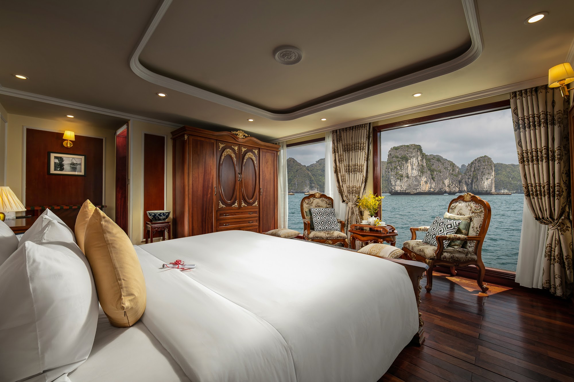 Emperor Cruise cabin