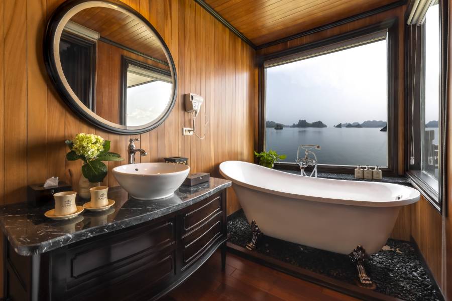 La Regina Legend Cruise bathroom