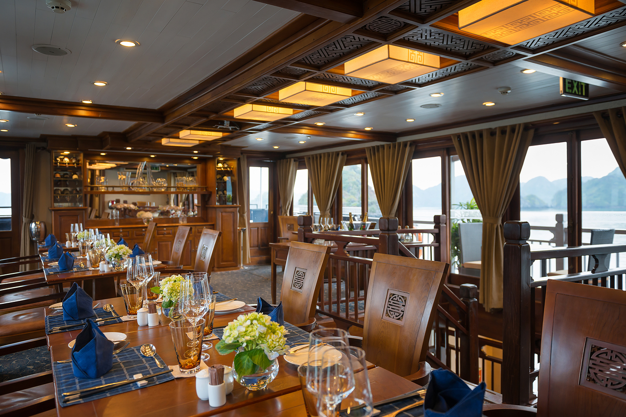 Paradise Peak Cruise restaurant