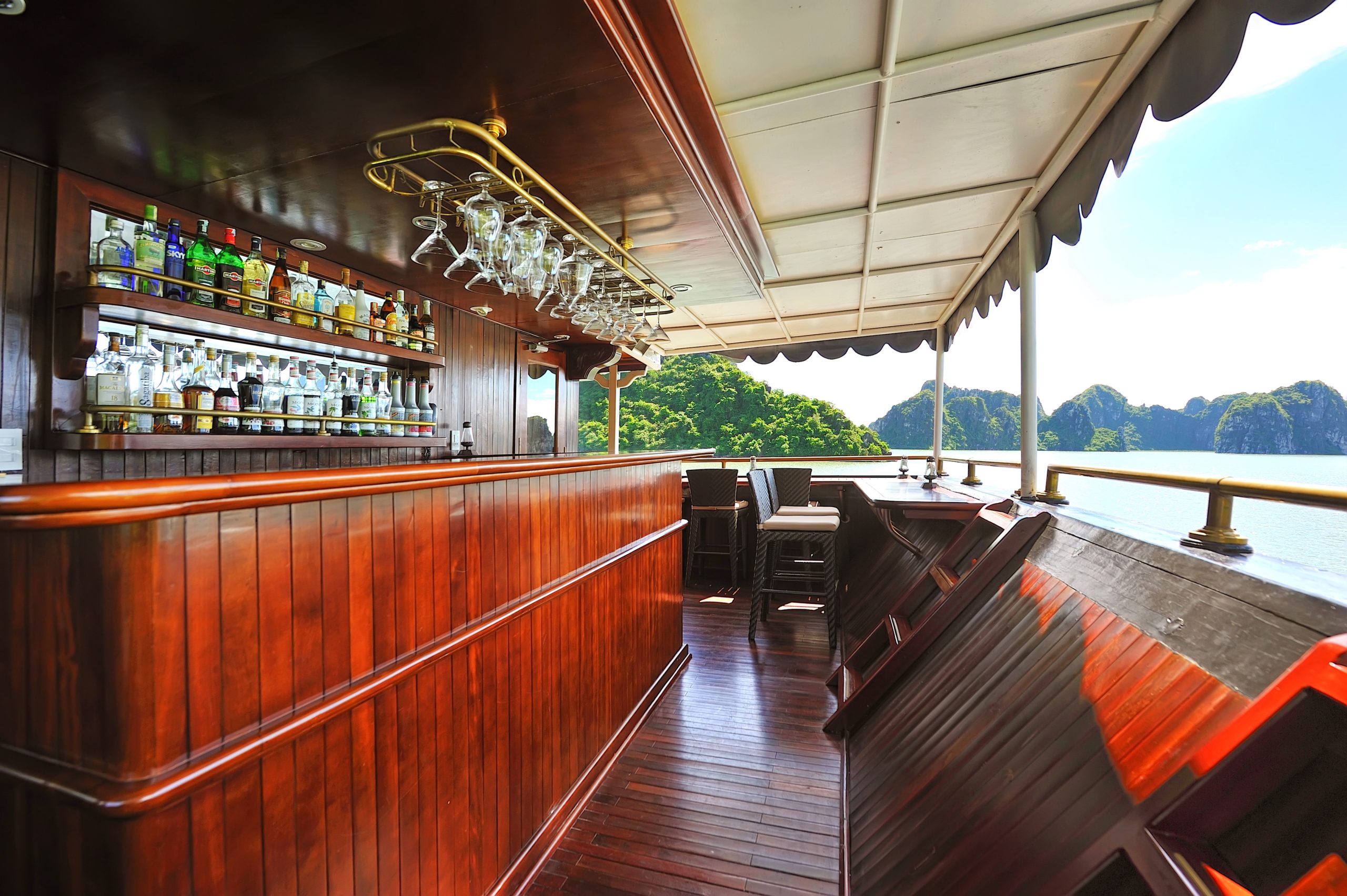 Paradise Peak Cruise bar