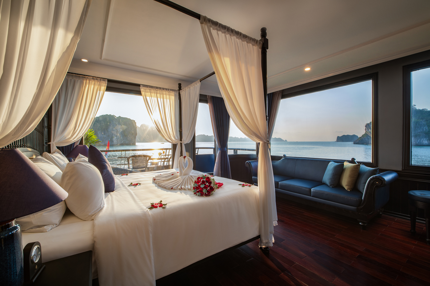 Rosy cruise cabin