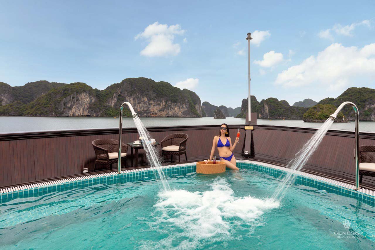 Genesis Regal Cruise swimming pool