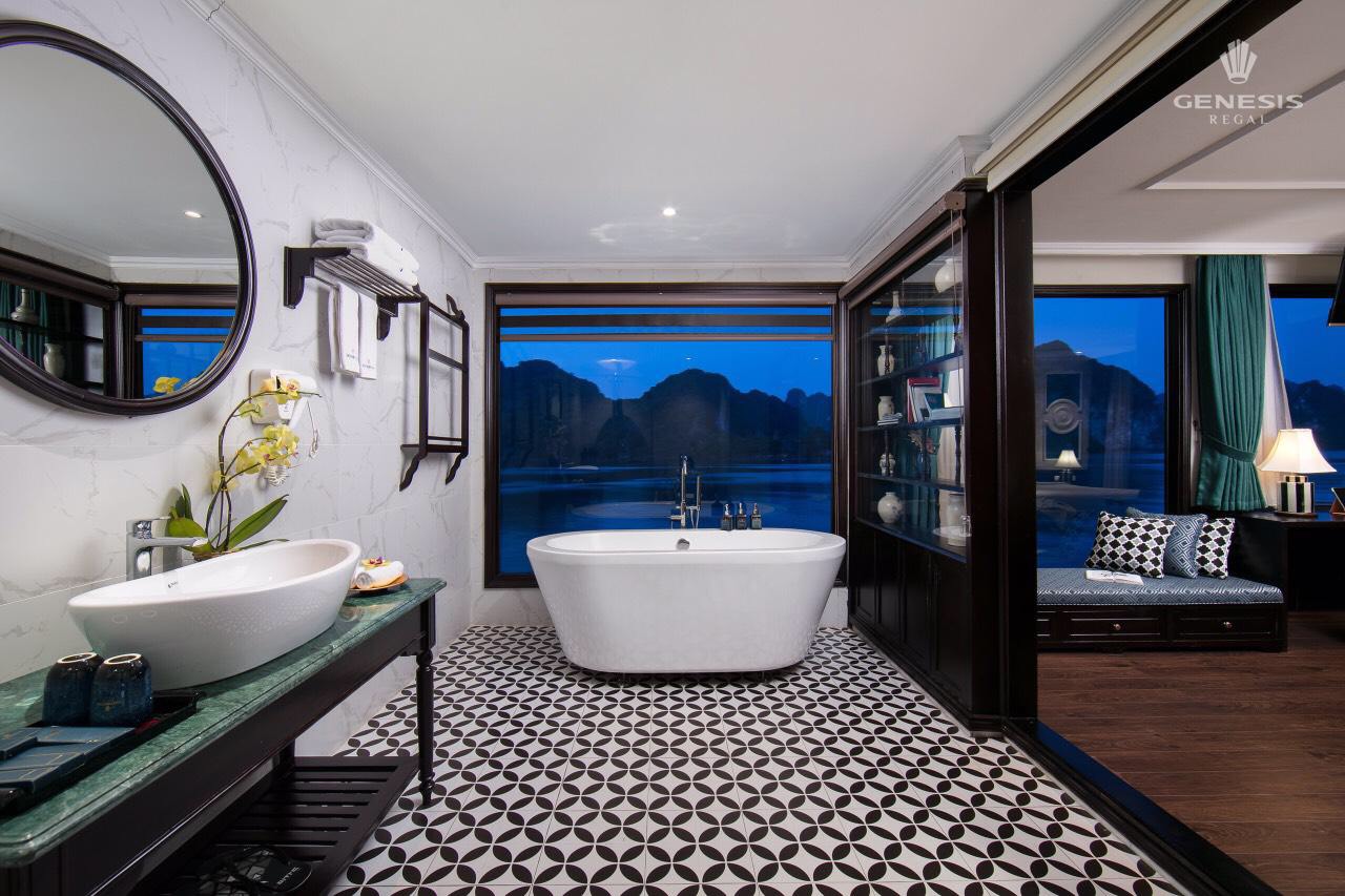 Genesis Regal Cruise bathroom