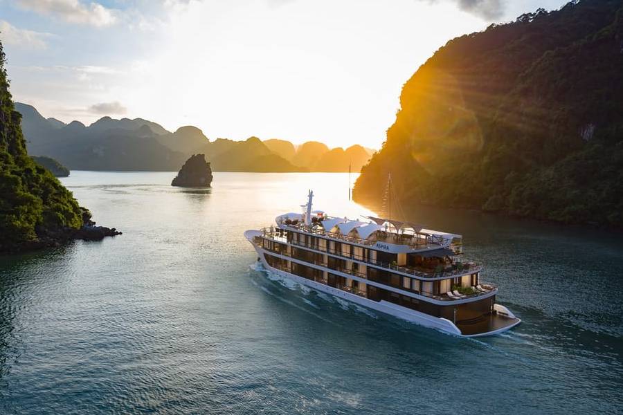 The weather of Halong Bay in July 